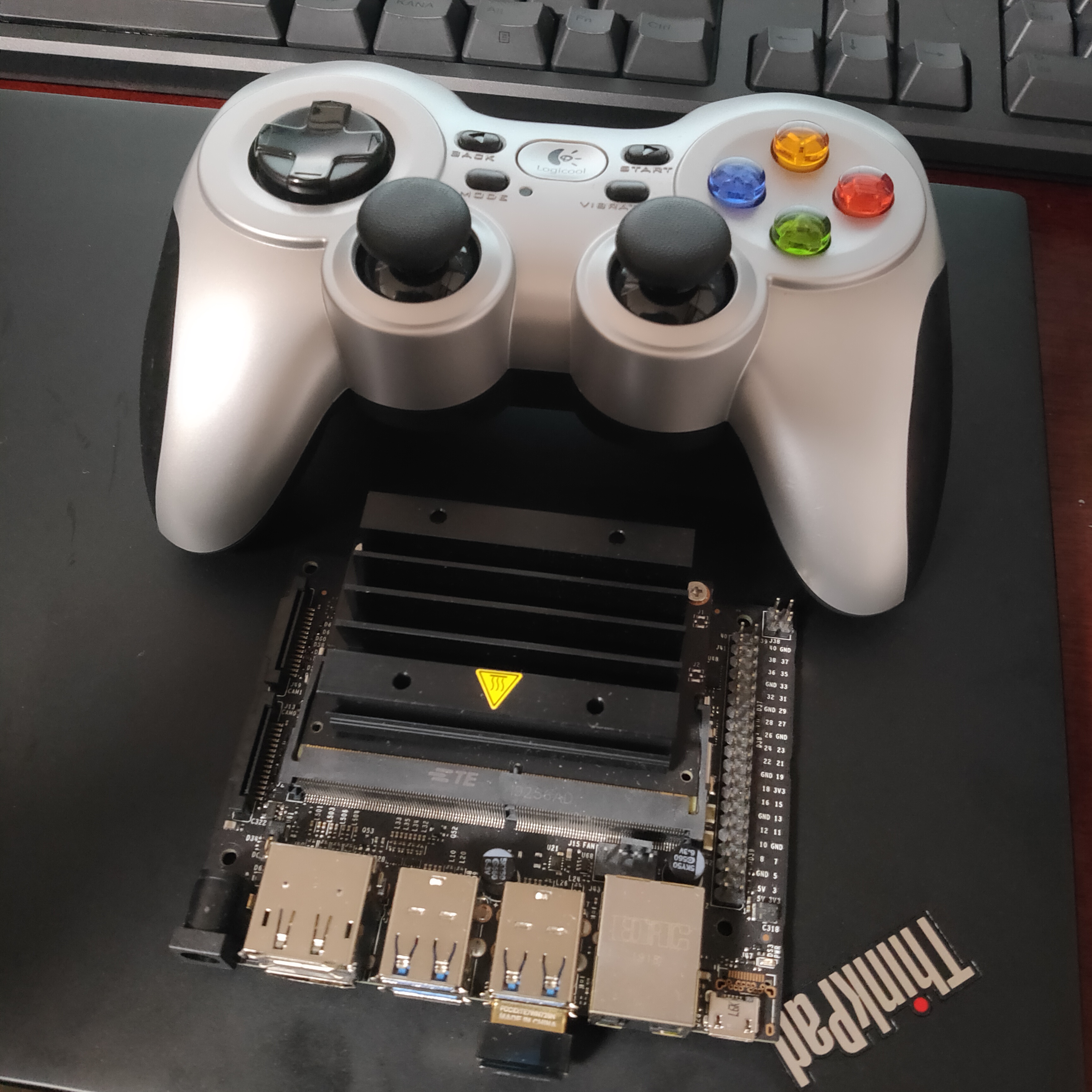 LogicoolのF710ゲームパッド